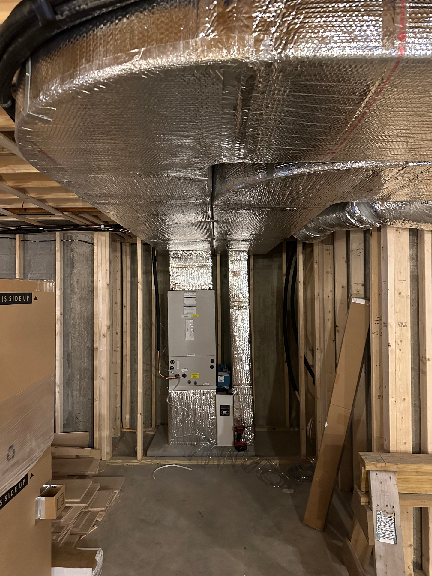 High-efficiency air handler with fully insulated supply ducts